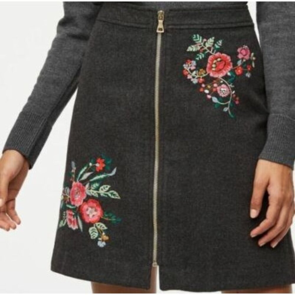 LOFT Embroidered Floral Wool Blend Gray Front Zip Mini Skirt Womens 2